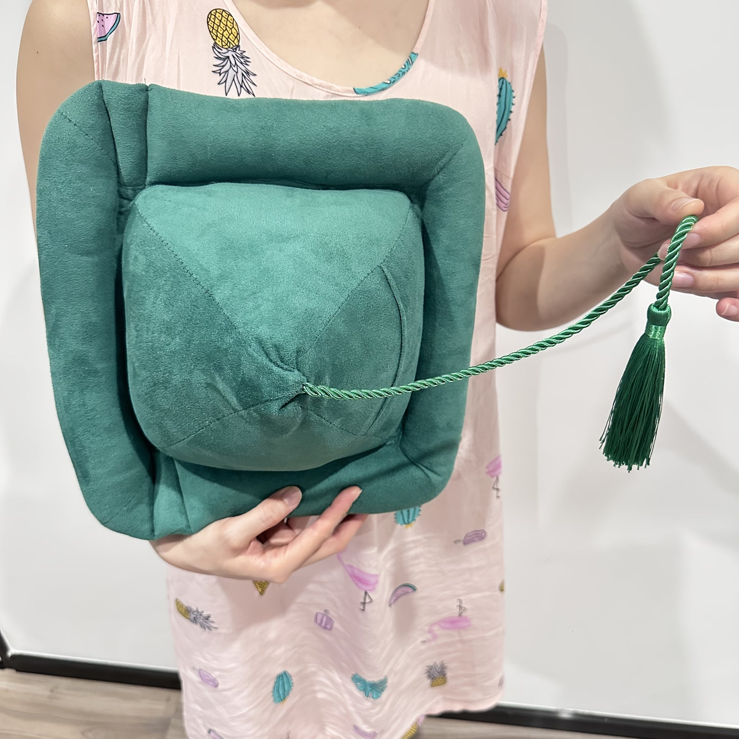 READIPAD – Pyramid Reading Pillow Stand