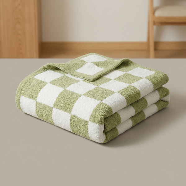 CHECKERCREST – Knit Blanket for Bold Contrast Style