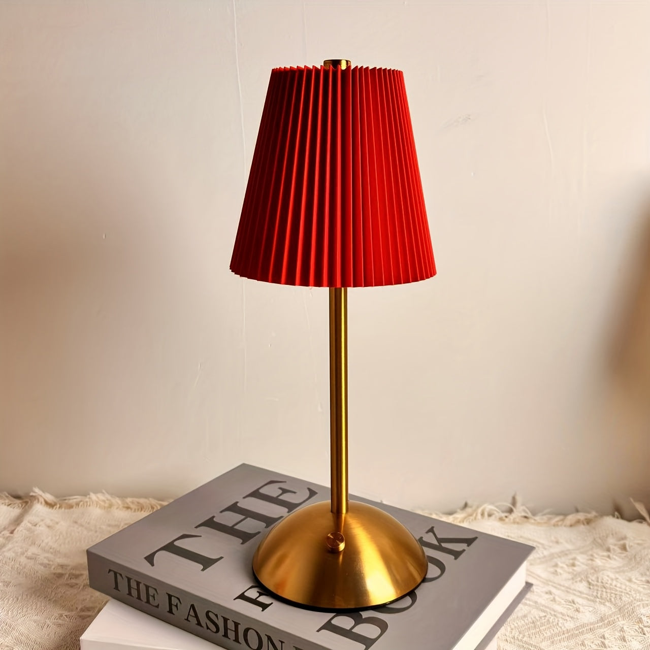 LUNAPLEAT – Wireless Bedside Lamp with Three Color Dimming