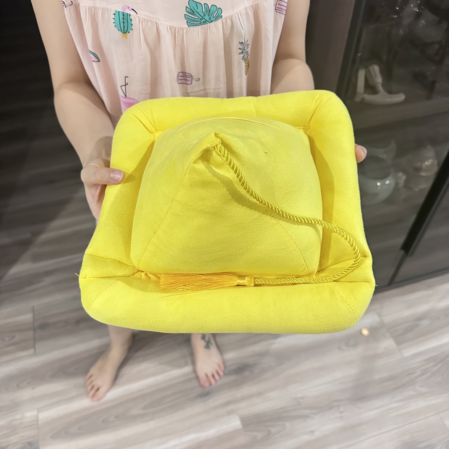 READIPAD – Pyramid Reading Pillow Stand