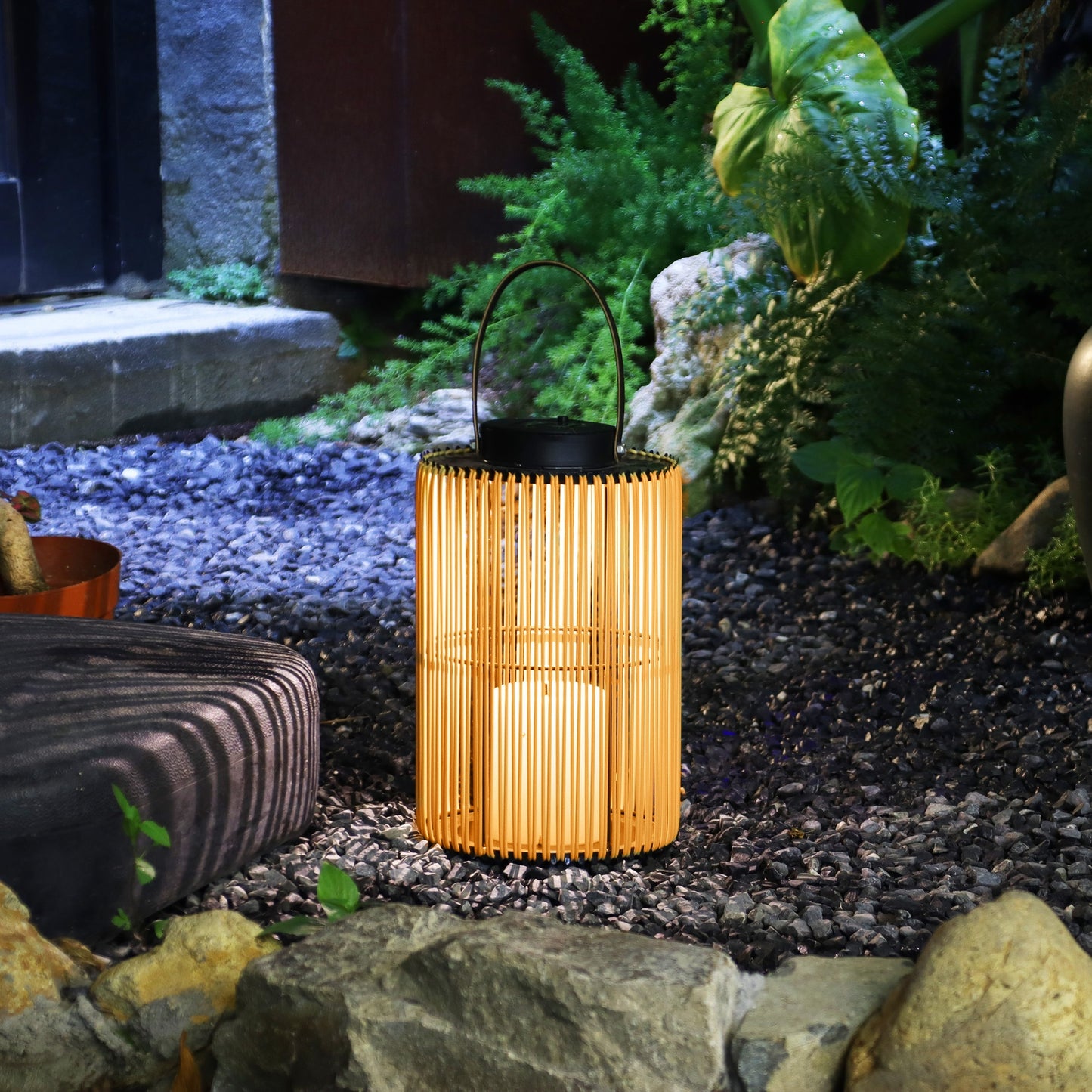 LUNARIA – Portable Solar Lantern for Patio and Lawn Lighting