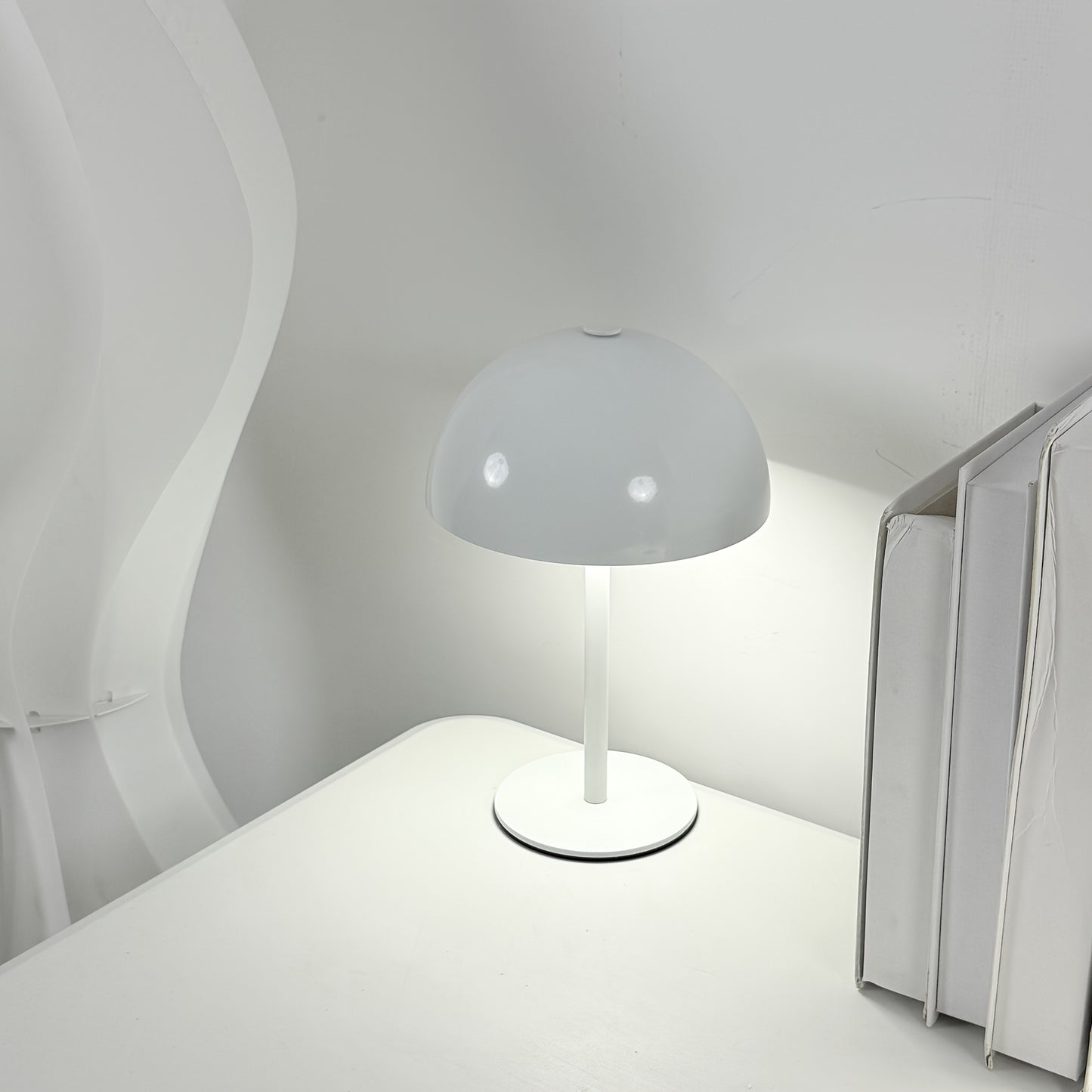LUMORA – Cordless Touch Desk Lamp
