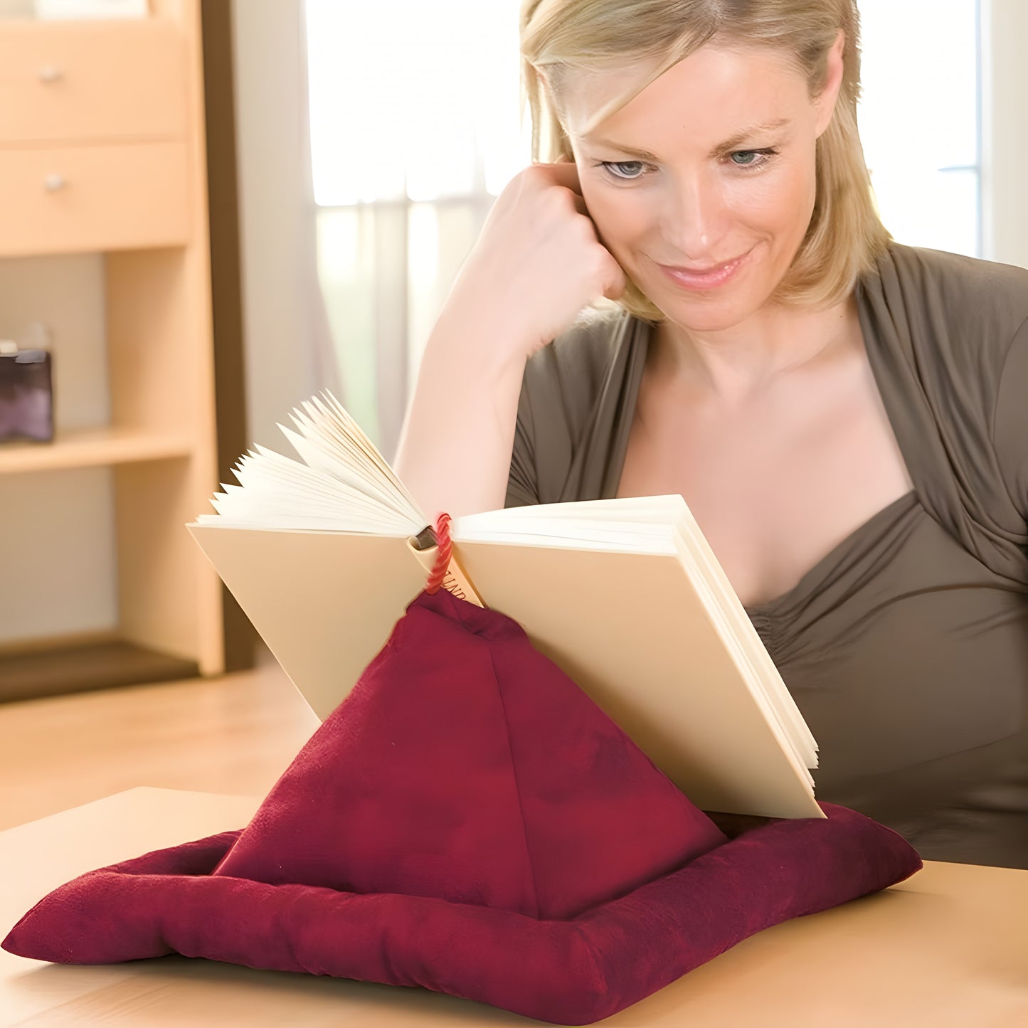 READIPAD – Pyramid Reading Pillow Stand