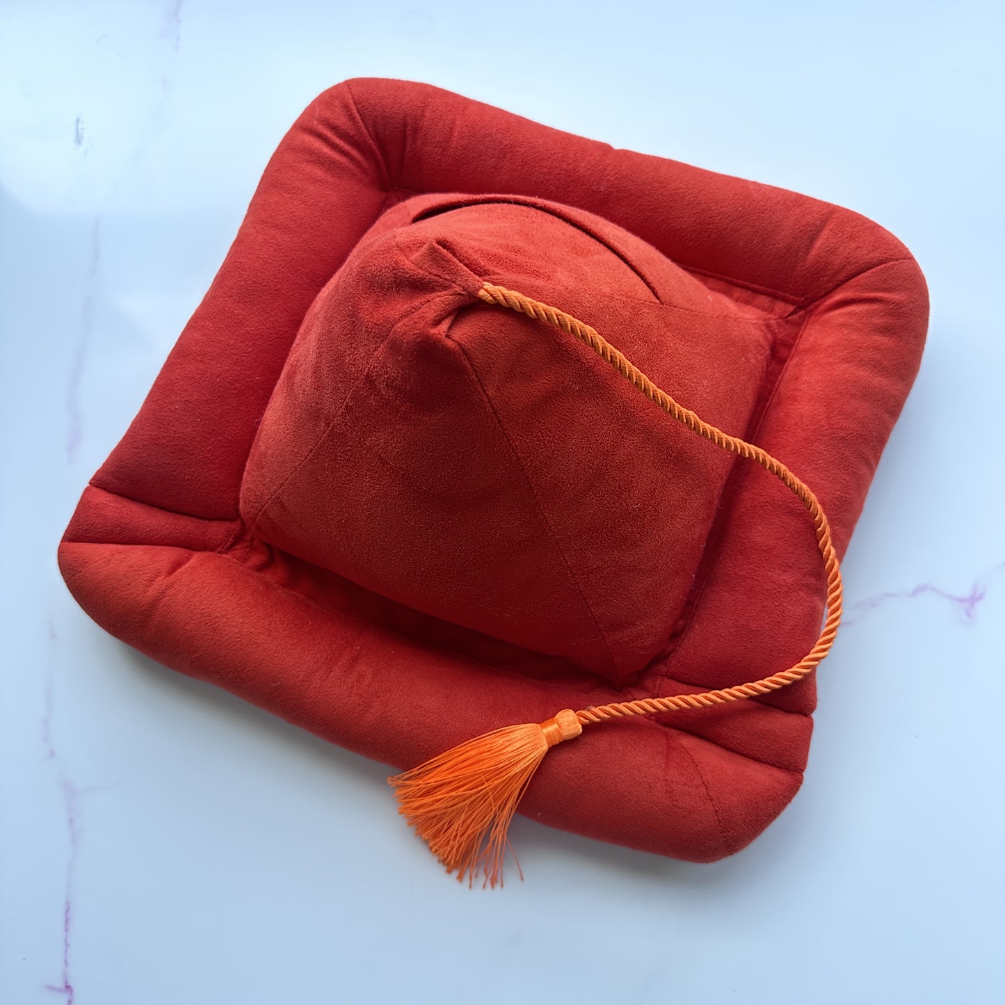 READIPAD – Pyramid Reading Pillow Stand
