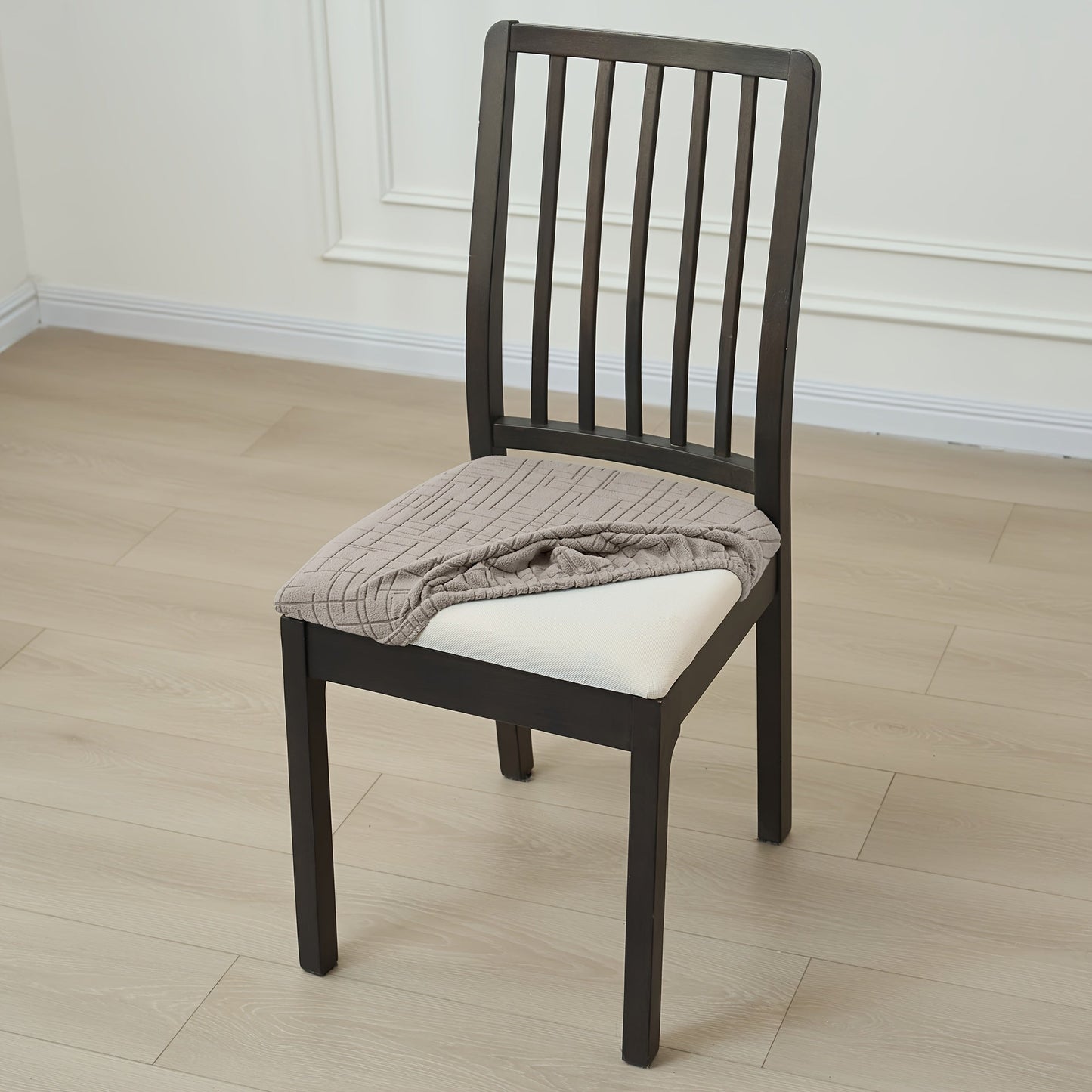COVERFLOW – Modern Stretch Protection for Elegant Dining Chairs