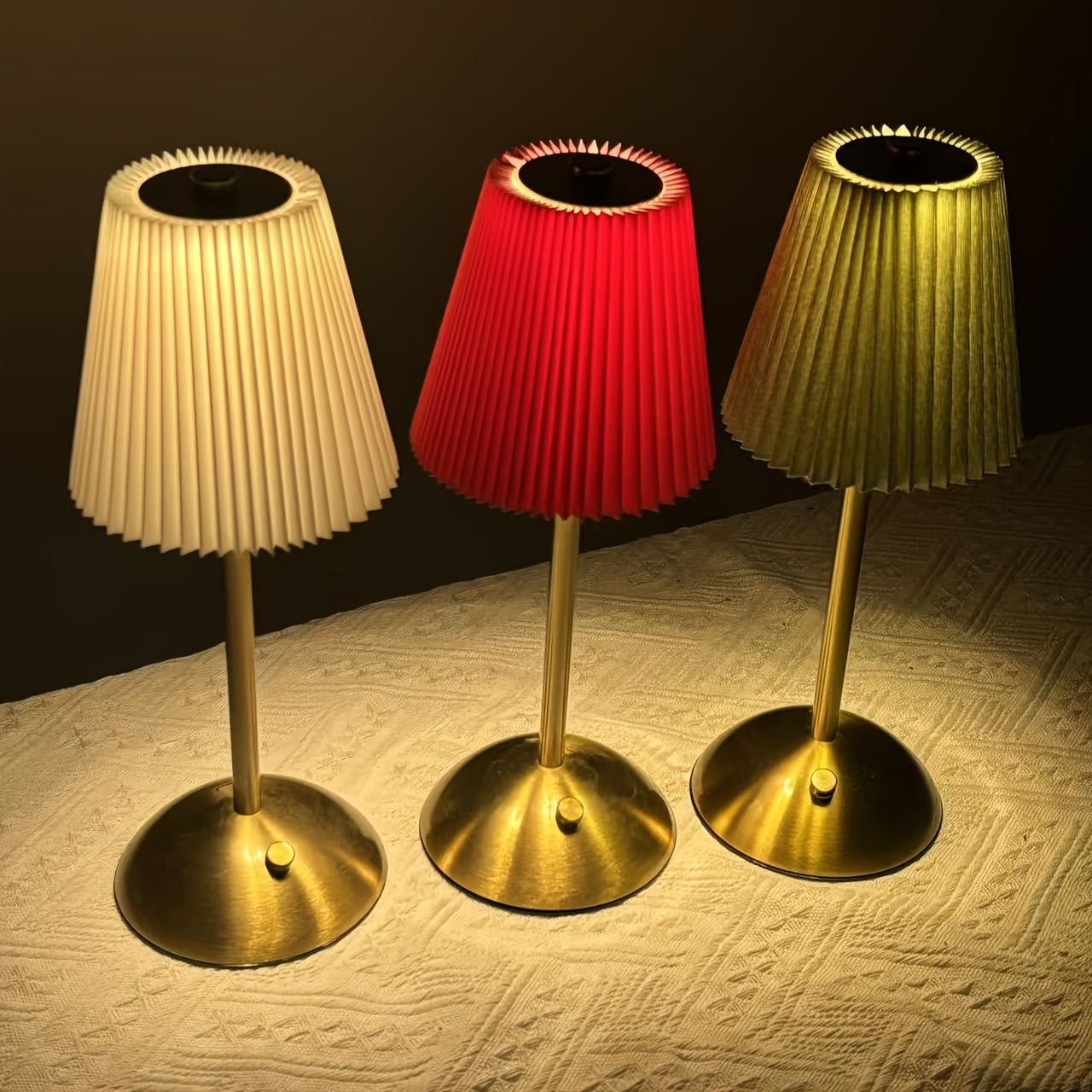 RUFFLUX – Rechargeable Ruffled Accent Lamp