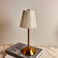 LUNAPLEAT – Wireless Bedside Lamp with Three Color Dimming