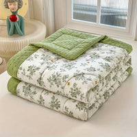 FLORALIVA – Lightweight Floral Summer Quilt for Cozy Sleep Comfort