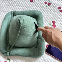 READIPAD – Pyramid Reading Pillow Stand