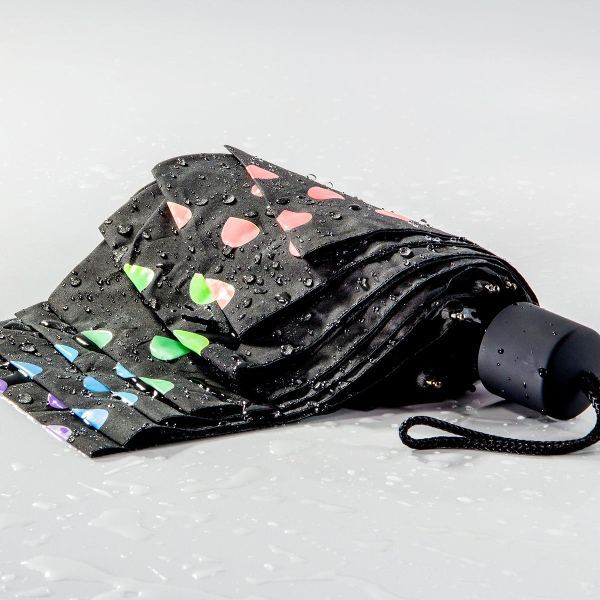 DRIZZELIA – Colour-Reveal Umbrella for Magical Rainy-Day Style