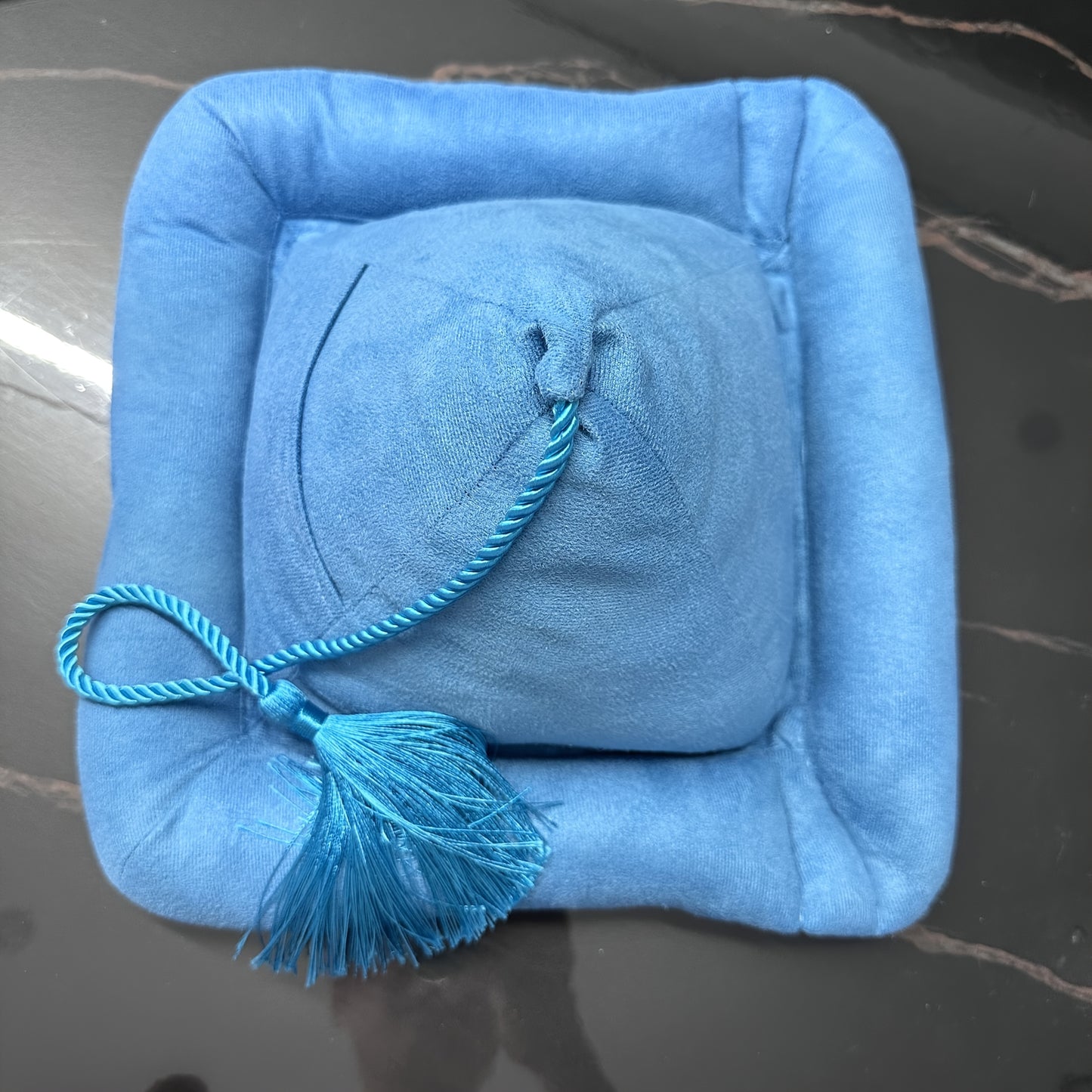 READIPAD – Pyramid Reading Pillow Stand