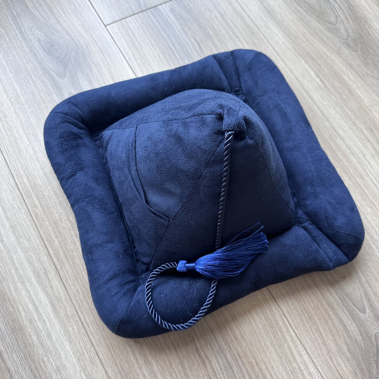 READIPAD – Pyramid Reading Pillow Stand