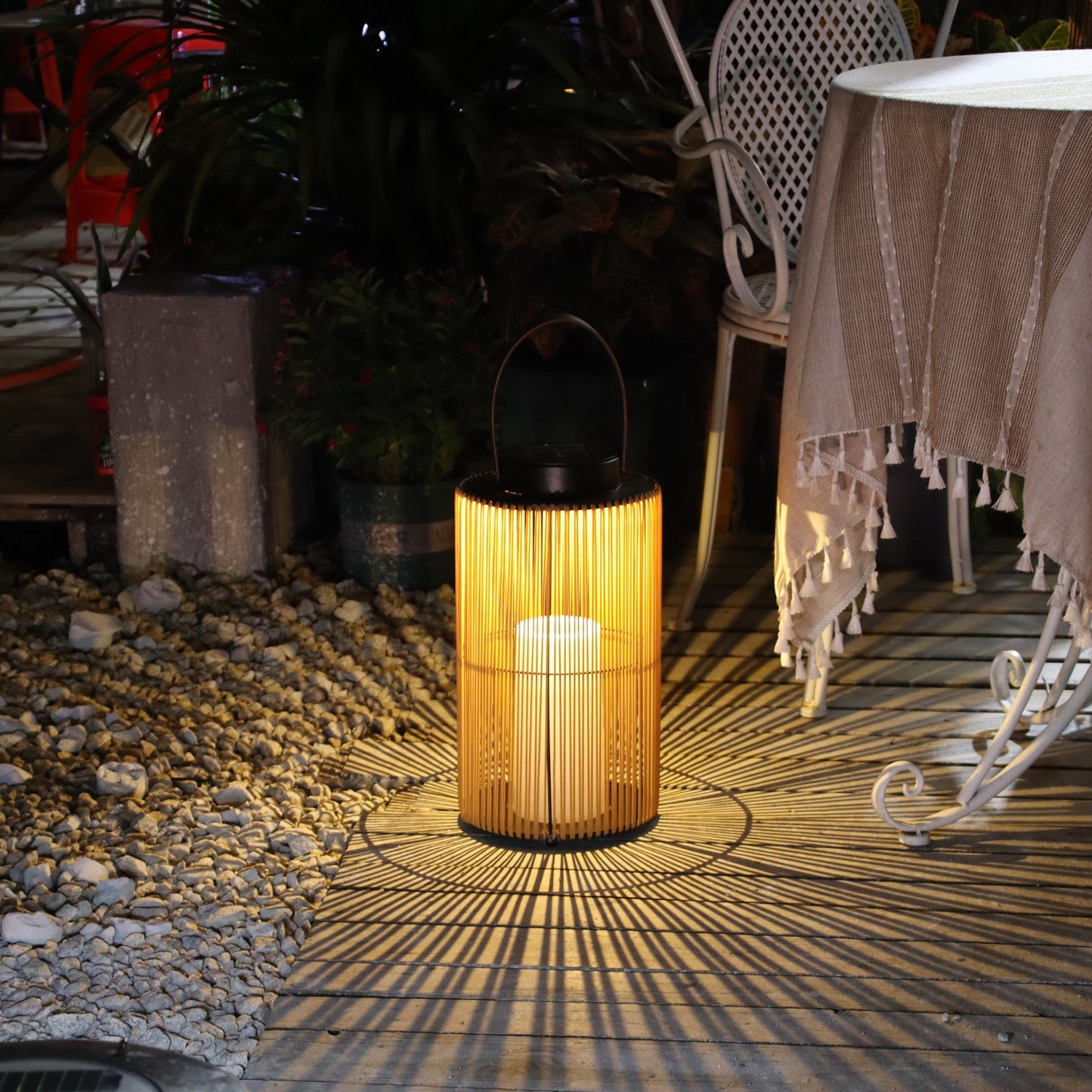 LUNARIA – Portable Solar Lantern for Patio and Lawn Lighting