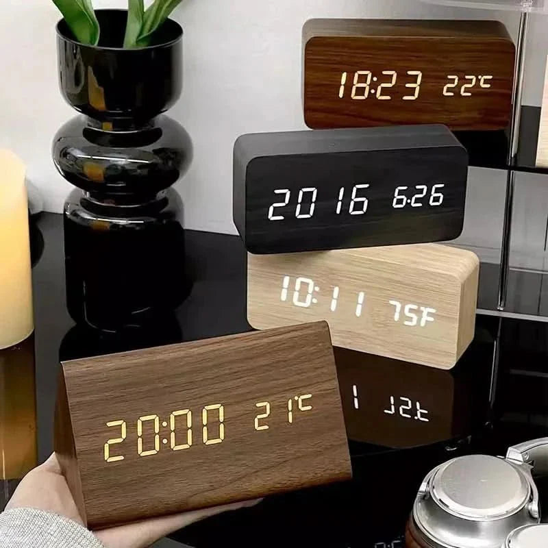 LUMIBARK – LED Alarm Clock – Natural wood digital desk clock