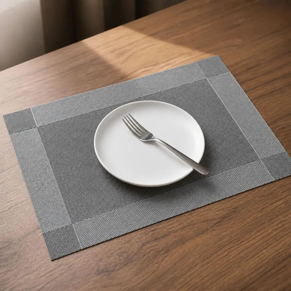 DINEFLAIR – Woven Placemats for Eye-Catching Table Style