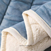 COZYFROST – Fleece Blanket for Comfortable Winter Relaxation