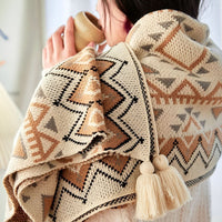 FRINGELLE – Geometric Fringe Blanket for Cozy Decorative Flair