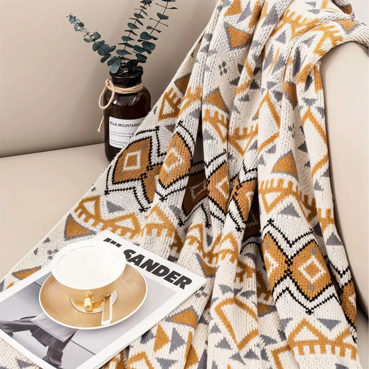 FRINGELLE – Geometric Fringe Blanket for Cozy Decorative Flair