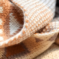 FRINGELLE – Geometric Fringe Blanket for Cozy Decorative Flair
