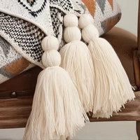 FRINGELLE – Geometric Fringe Blanket for Cozy Decorative Flair