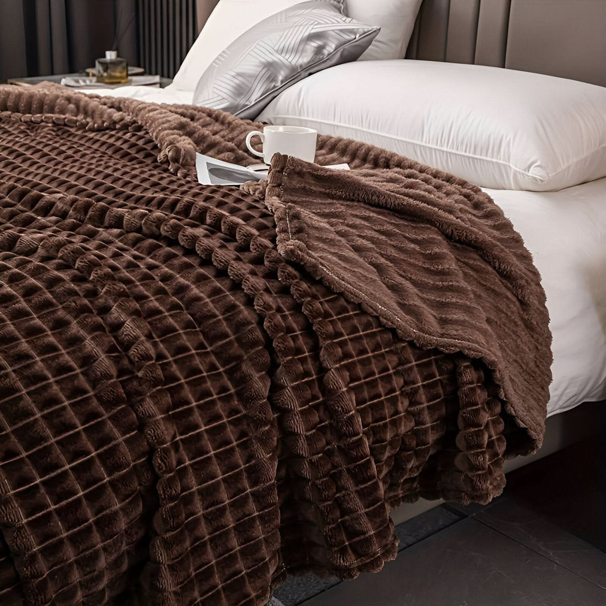 SOFTNESTLE – Textured Blanket for Inviting Relaxation