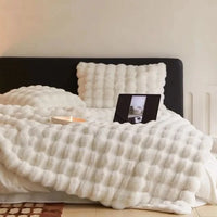 CURVORA – Skulpturelt plaid til hyggelige, moderne rum