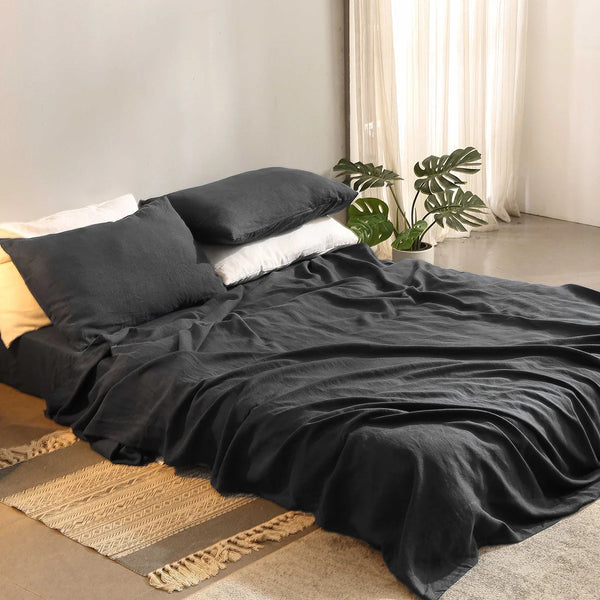 URBANDUSK – Minimalist Bedding Set for Atmospheric Interiors