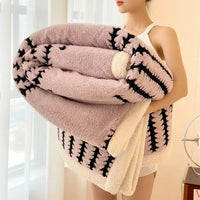 COZYGEO – Geometric Throw Blanket for Warmth and Everyday Comfort