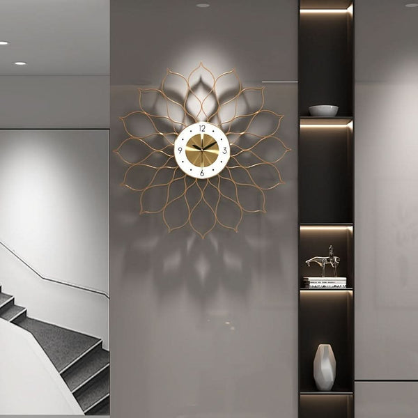 PRESTIGELIVA – Elegante goldene Wanduhr für moderne Innenräume