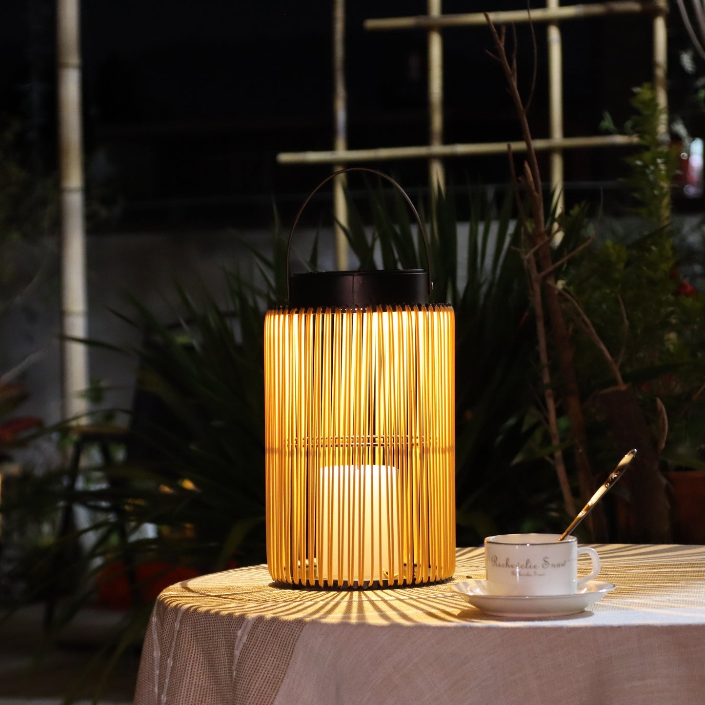 LUNARIA – Portable Solar Lantern for Patio and Lawn Lighting