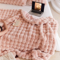 LUSHMIRELIA – Plush Blanket for Warm and Inviting Bedroom Decor