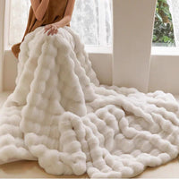 LUSHMIRELIA – Plush Blanket for Warm and Inviting Bedroom Decor