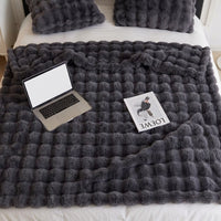LUSHMIRELIA – Plush Blanket for Warm and Inviting Bedroom Decor