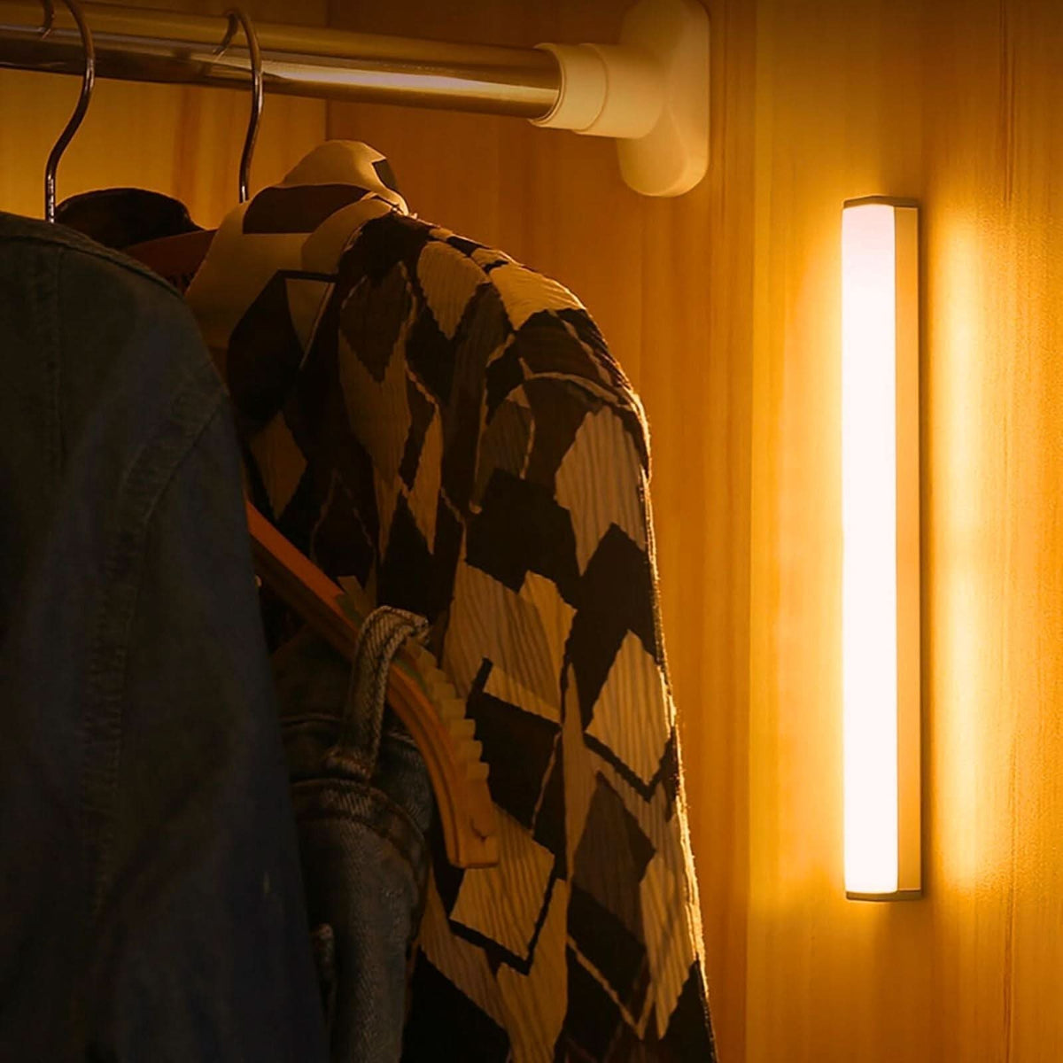 BEAMAUTO – Motion Sensor LED Light Bar for Responsive Illumination