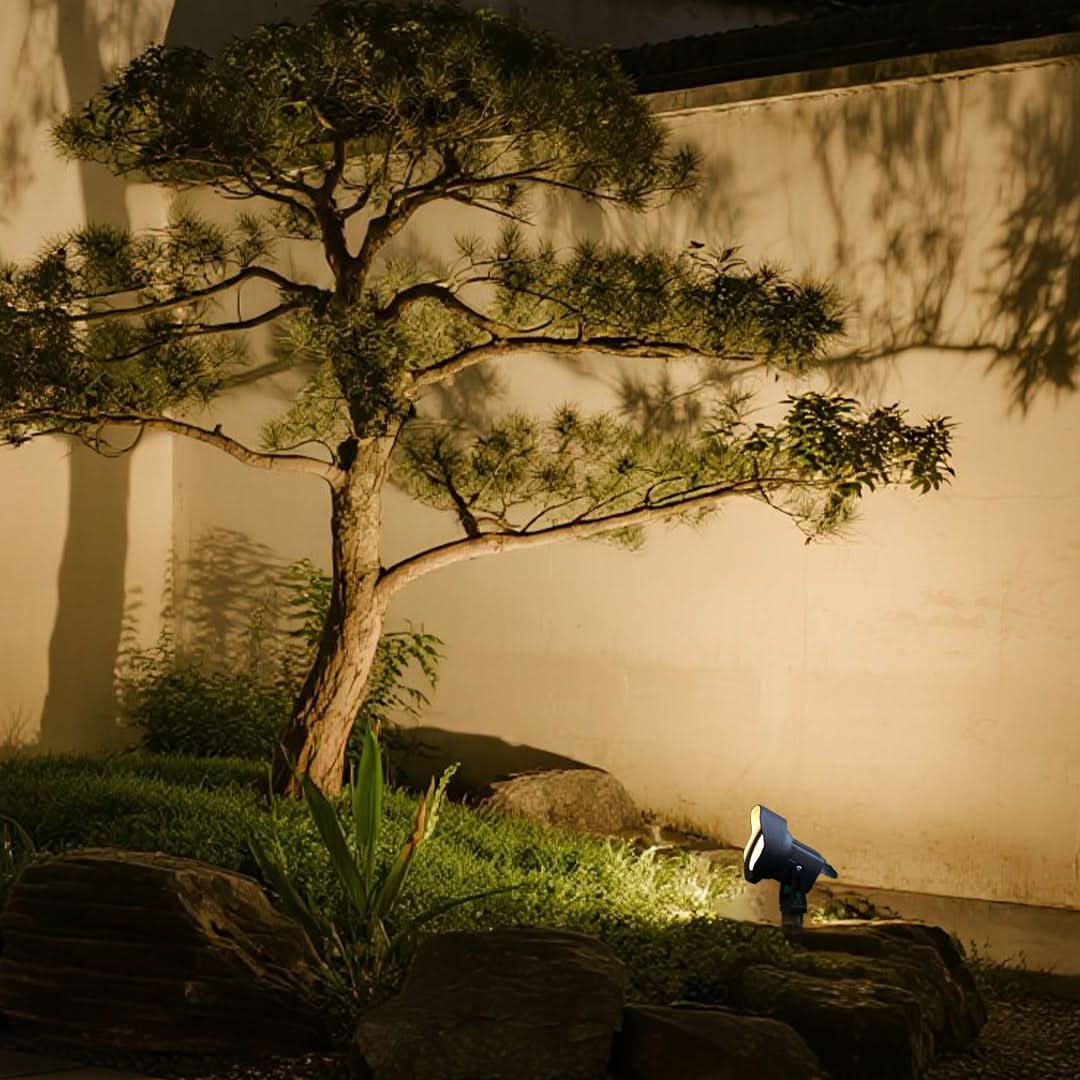 STAKEVIA – Modern Outdoor Spike Spotlight for Precise Garden Illumination