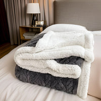 COZYVAREL – Reversible Blanket for Inviting Home Warmth