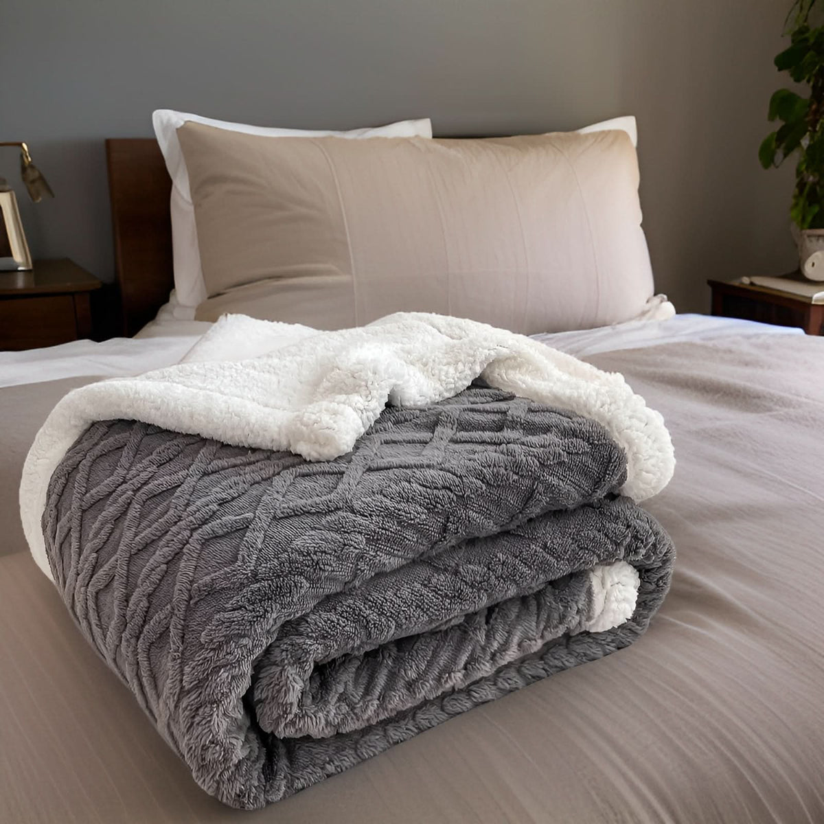 COZYVAREL – Reversible Blanket for Inviting Home Warmth