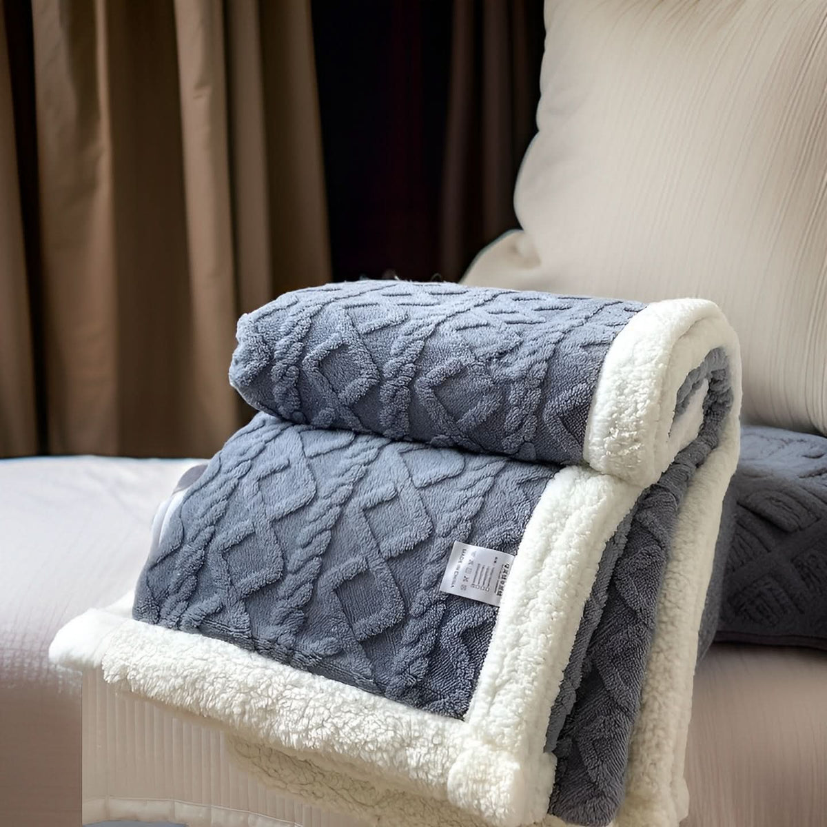 COZYVAREL – Reversible Blanket for Inviting Home Warmth