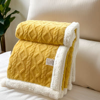 COZYVAREL – Reversible Blanket for Inviting Home Warmth