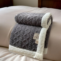 COZYVAREL – Reversible Blanket for Inviting Home Warmth