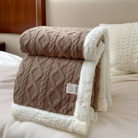 COZYVAREL – Reversible Blanket for Inviting Home Warmth