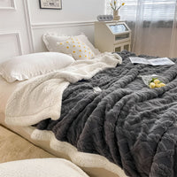 COZYVAREL – Reversible Blanket for Inviting Home Warmth
