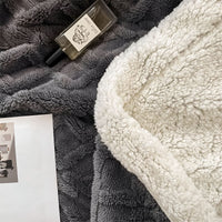 COZYVAREL – Reversible Blanket for Inviting Home Warmth