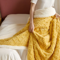 COZYVAREL – Reversible Blanket for Inviting Home Warmth