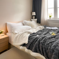 COZYVAREL – Reversible Blanket for Inviting Home Warmth