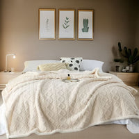 COZYVAREL – Reversible Blanket for Inviting Home Warmth
