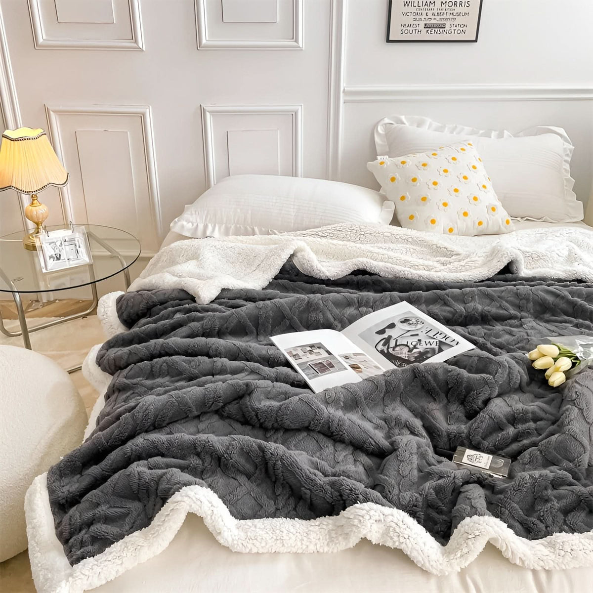 COZYVAREL – Reversible Blanket for Inviting Home Warmth